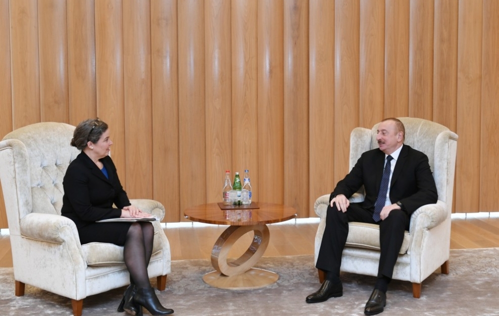Präsident Ilham Aliyev trifft stellvertretende US-Staatssekretärin im Büro für Energieressourcen