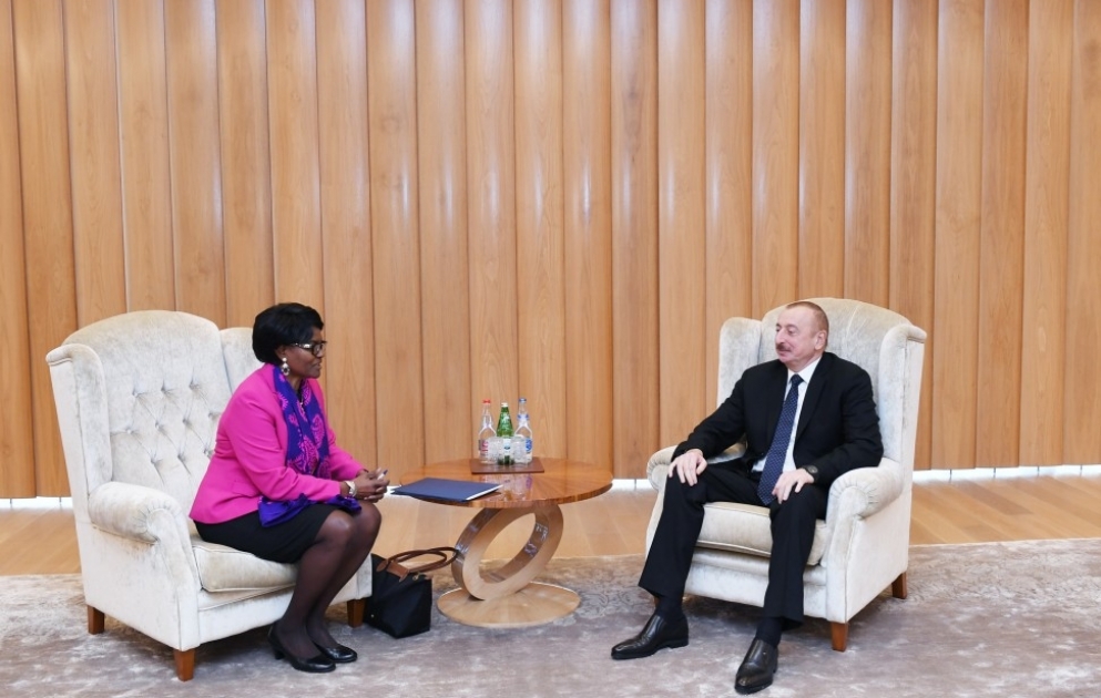 Präsident Ilham Aliyev trifft Regionaldirektorin der Weltbank für Südkaukasus