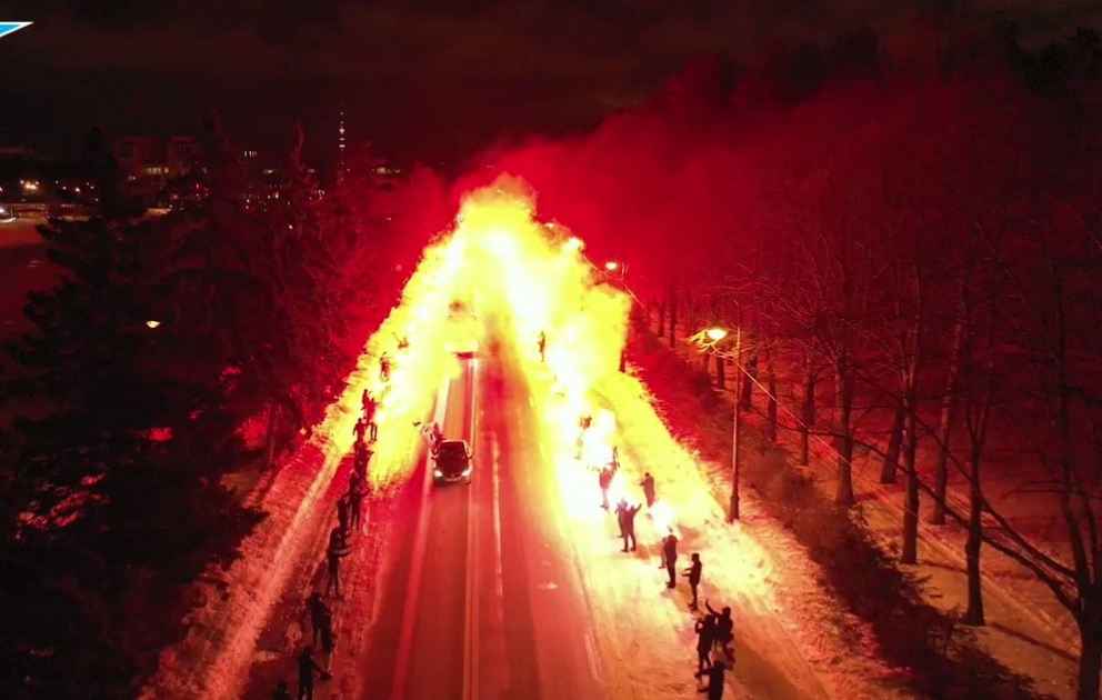 Fans bereiten Zenit eine gigantische Feuershow