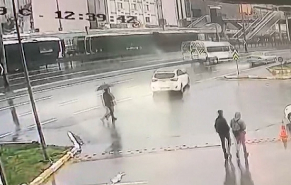 İstanbulda metrobus qəzası baş verib