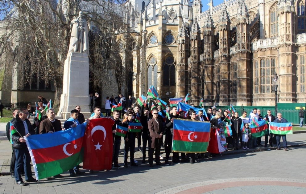 Xocalı soyqırımının 27-ci ildönümü ilə əlaqədar Londonda yürüş keçirilib