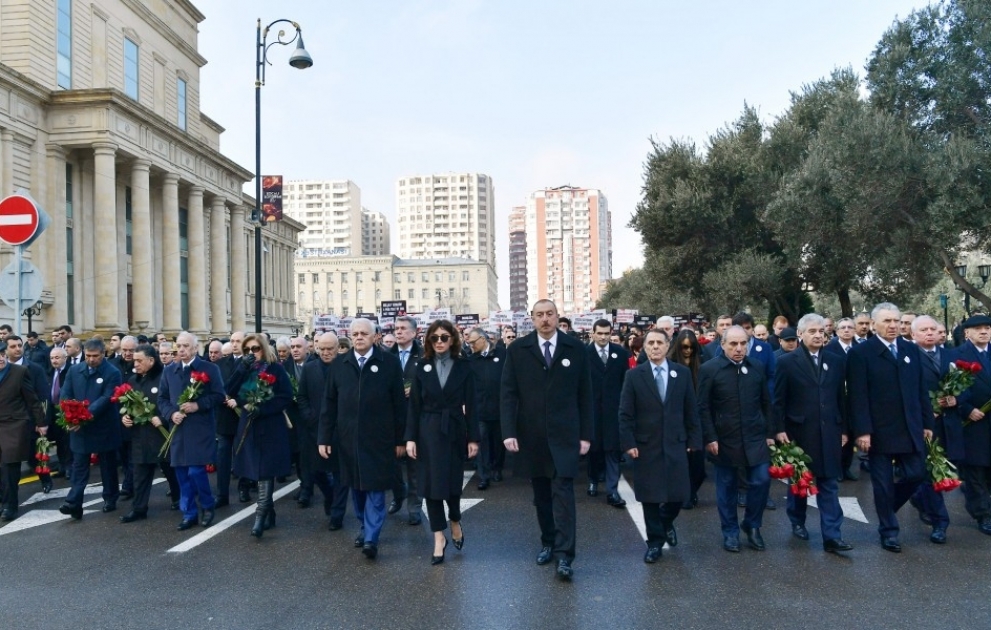Xocalı soyqırımının 27-ci ildönümü ilə əlaqədar Bakıda ümumxalq yürüşü keçirilib 
 Azərbaycan Prezidenti İlham Əliyev yürüşdə iştirak edib