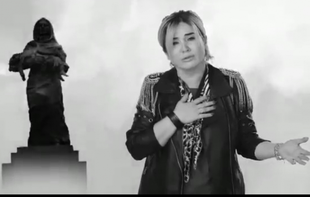 Elnarə "Xocalıya ədalət" oxudu