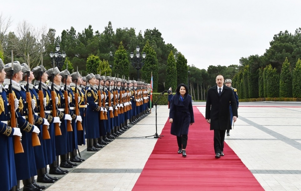 Offizieller Empfang von Georgiens Präsidentin Salome Surabischwili in Baku