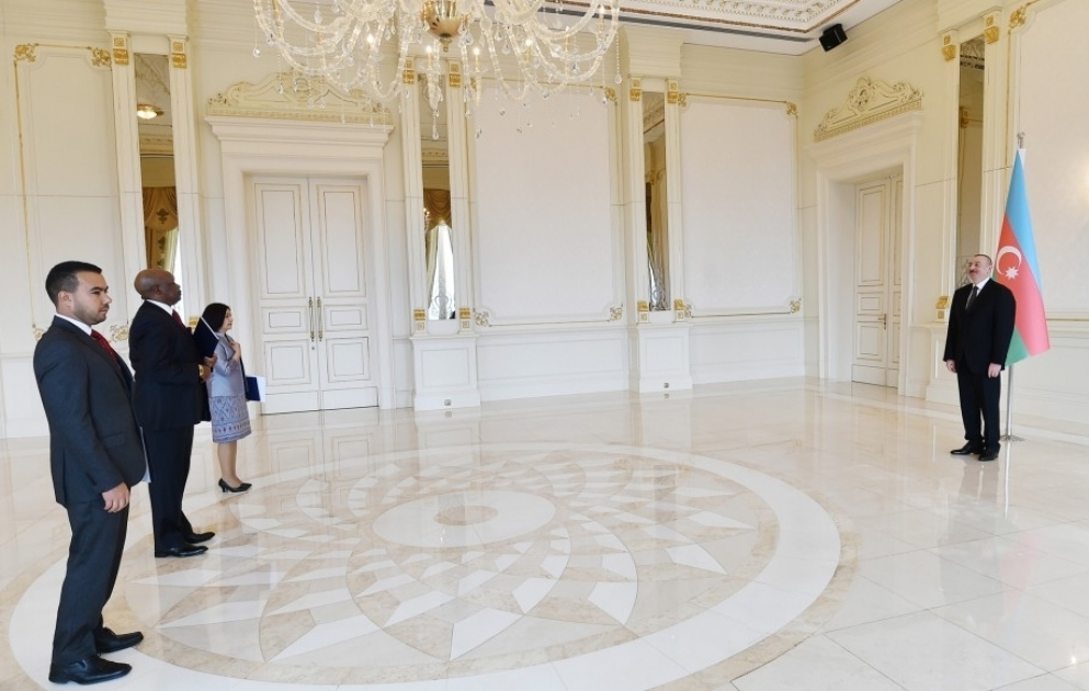 Le président Ilham Aliyev a reçu les lettres de créance des nouveaux ambassadeurs du Venezuela, du Rwanda et de Thaïlande en Azerbaïdjan