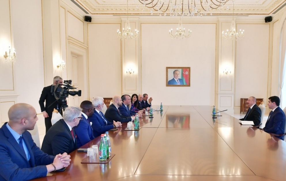 Президент Ильхам Алиев принял делегацию во главе с президентом Фонда этнического взаимопонимания США