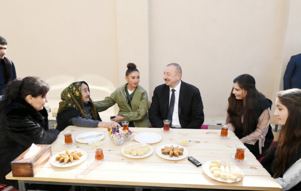Le président Ilham Aliyev et la première dame Mehriban Aliyeva ont effectué une visite à Chamakhy