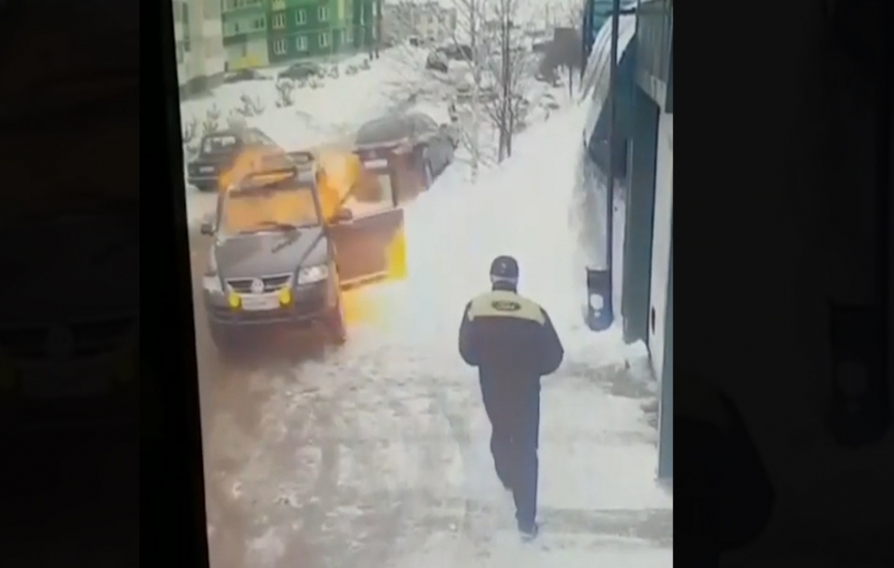 Avtomobildə qaz balonunun partlama anı videoya düşdü