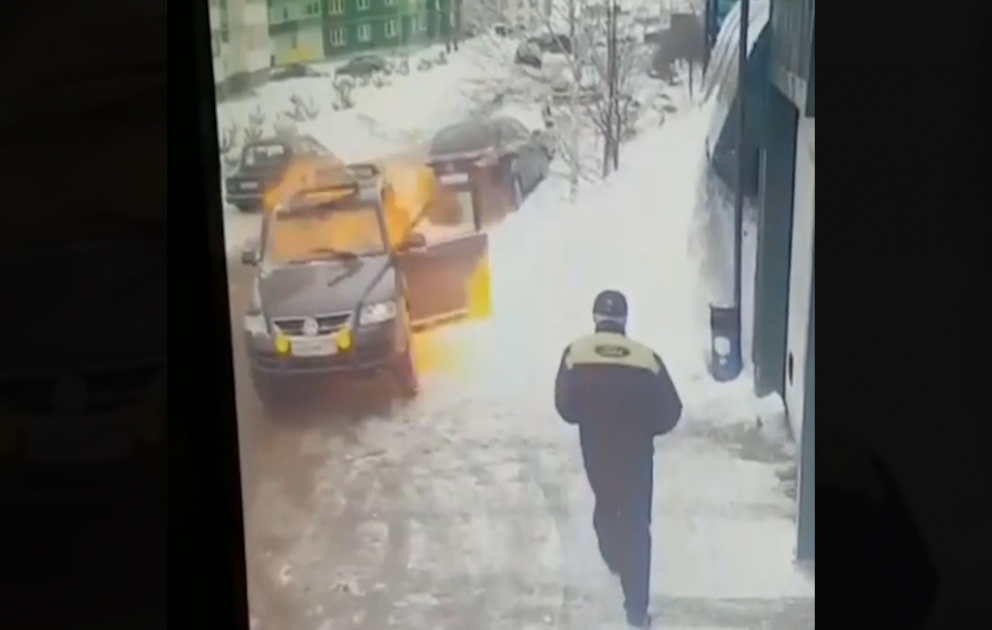 Момент взрыва газового баллона в салоне автомобиля попал на видео
