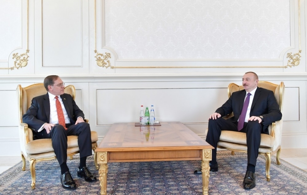 Prezident İlham Əliyev ABŞ-ın Azərbaycanda yeni təyin olunmuş səfirinin etimadnaməsini qəbul edib