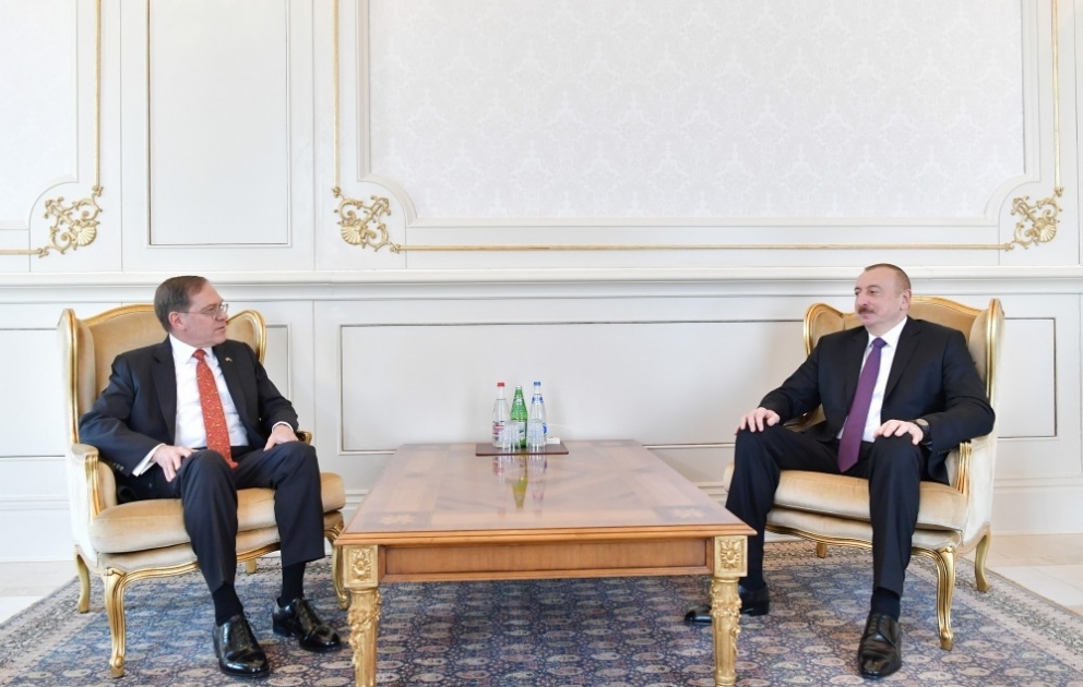 Präsident Ilham Aliyev empfängt neuen US-Botschafter