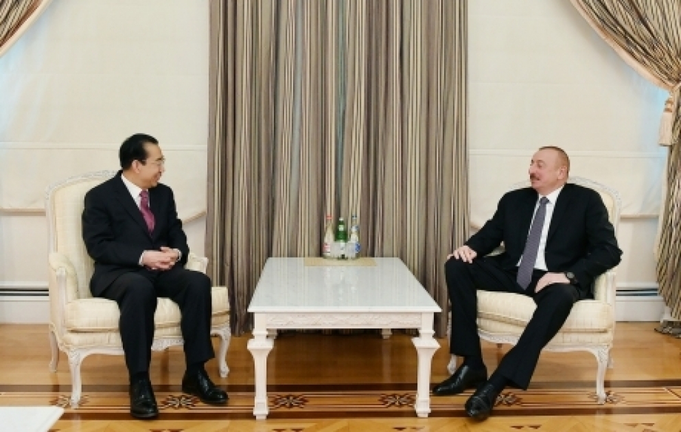 Entretien du président de la République avec le président de l’Institut populaire chinois des affaires étrangères