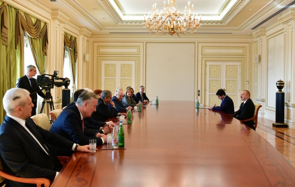 Президент Ильхам Алиев принял сопредседателей и членов Правления Международного центра Низами Гянджеви