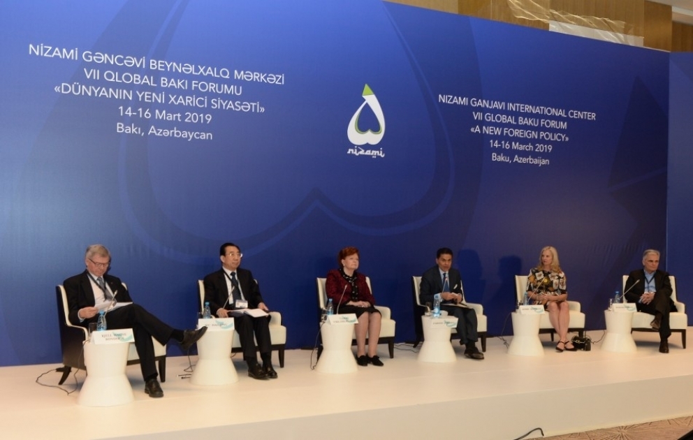 VII Qlobal Bakı Forumu işini panel iclasları ilə davam etdirib