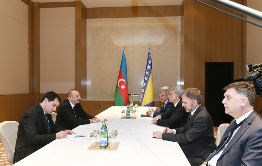 Le président Ilham Aliyev rencontre Sefik Dzaferovic, membre de la présidence collégiale de Bosnie-Herzégovine
