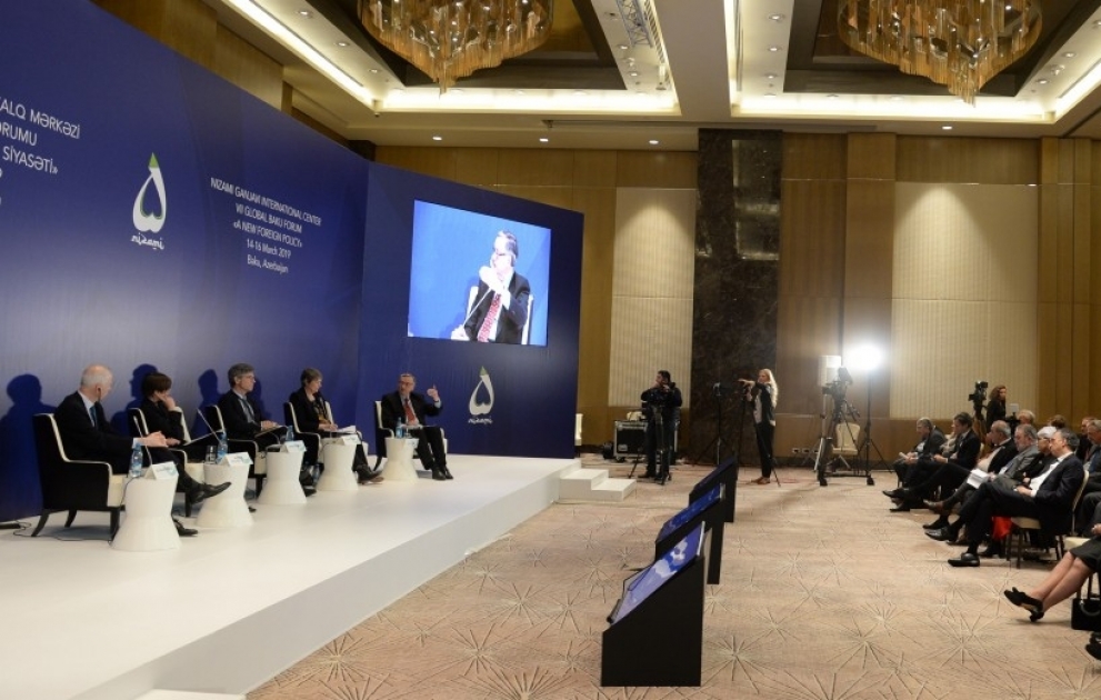 VII Qlobal Bakı Forumu çərçivəsində növbəti panel iclası “Davamlı inkişaf çağırışları” mövzusuna həsr olunub