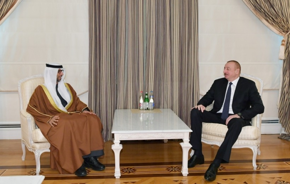 Präsident Ilham Aliyev empfängt Minister für Energie und Industrie der VAE