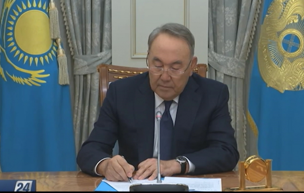 Нурсултан Назарбаев ушел в отставку