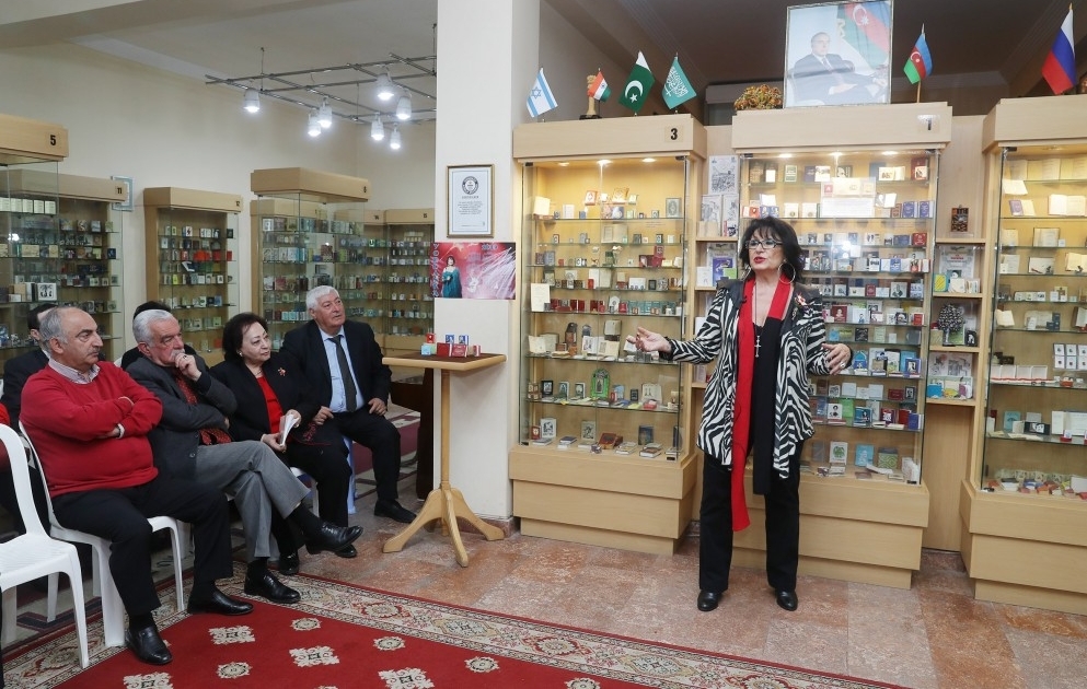 Miniatür Kitab Muzeyində məşhur bolqarıstanlı müğənni Yordanka Xristova ilə görüş keçirilib