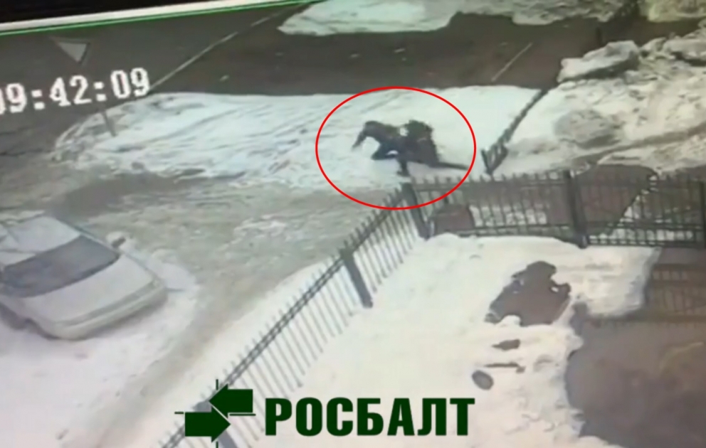 Нападение на полицейского в Нижнекамске попало на видео