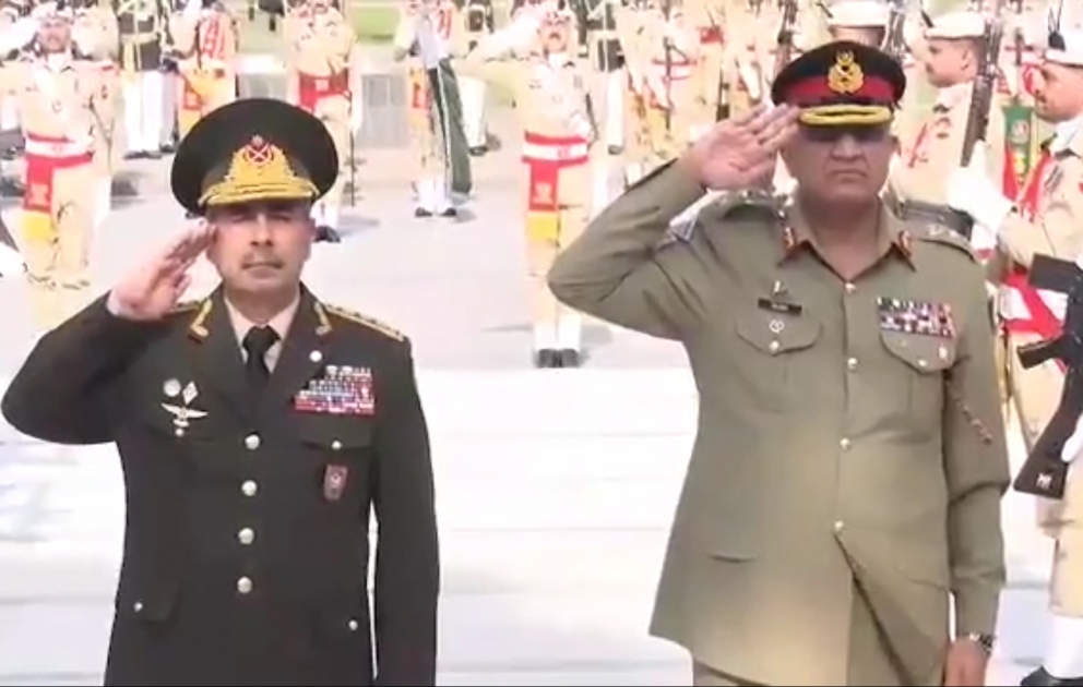 Azərbaycanın müdafiə naziri Pakistanın Quru Qoşunları komandanı ilə görüşüb