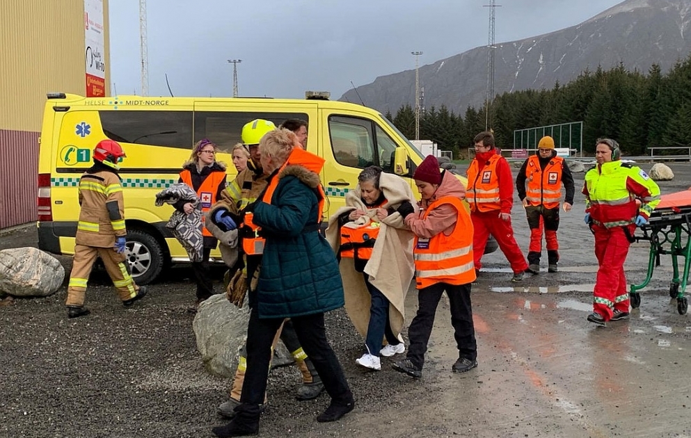 Norveç sahillərində qəzaya uğrayan gəmidən 338 nəfər təxliyə edilib