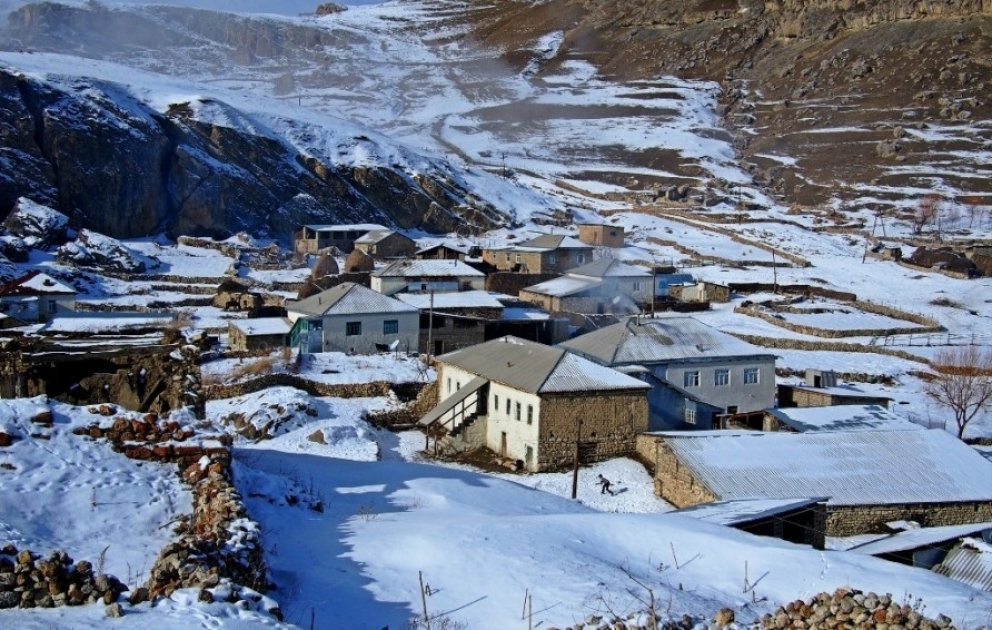 Yazın isti nəfəsi duyulmayan şaxtalı Qırızdan  REPORTAJ