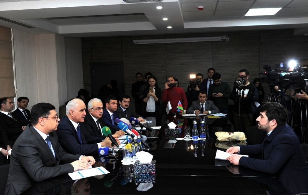Ticarət mərkəzindəki yanğından zərər çəkmiş sahibkarların müraciətləri dinlənilib