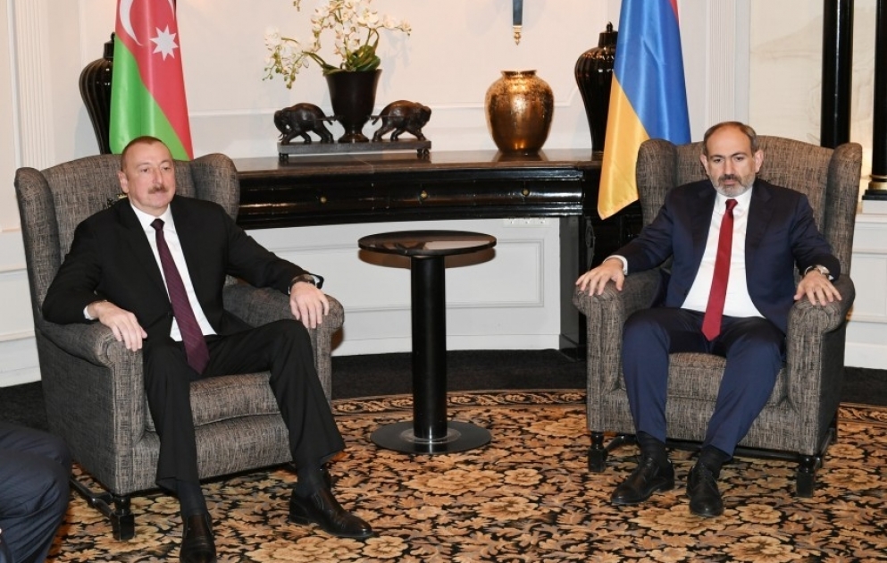 Azərbaycan Prezidenti ilə Ermənistanın baş nazirinin görüşü Minsk qrupunun həmsədrlərinin iştirakı ilə davam edir
