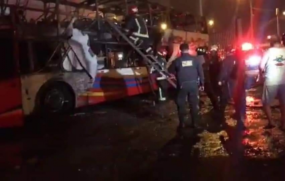 Пожар в автобусе в Перу: 20 человек погибли