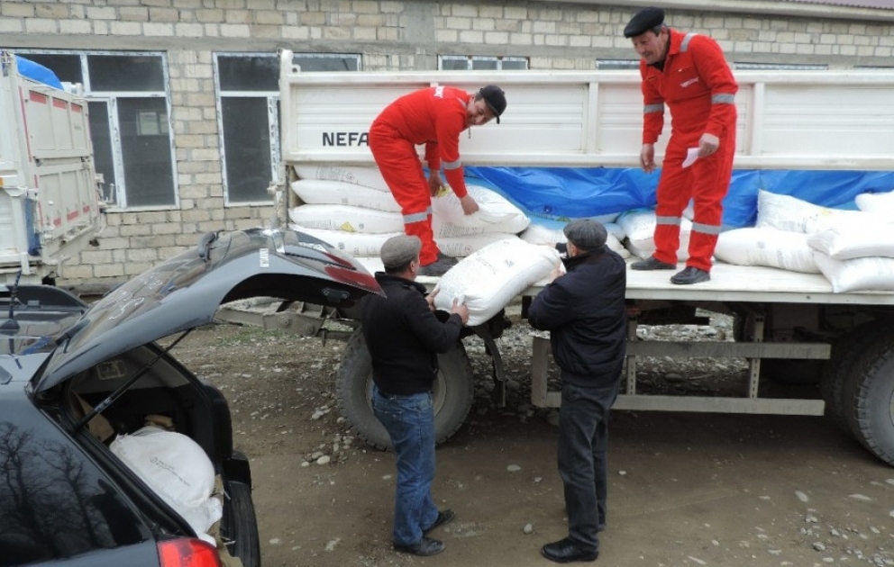 Qusarlı fermerlərə səyyar satışda güzəştli şərtlərlə 25 ton mineral gübrə satılıb