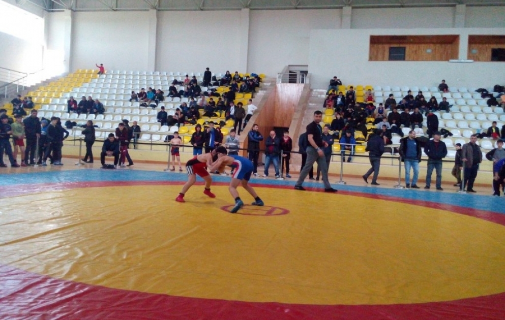 Xaçmaz Olimpiya İdman Kompleksində 200-ə yaxın yeniyetmə güləşçi mübarizəyə qoşulub