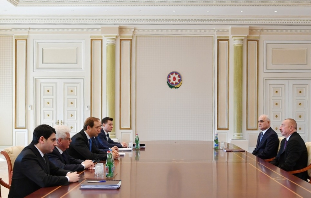 Aserbaidschans Präsident Ilham Aliyev empfängt russische Delegation
