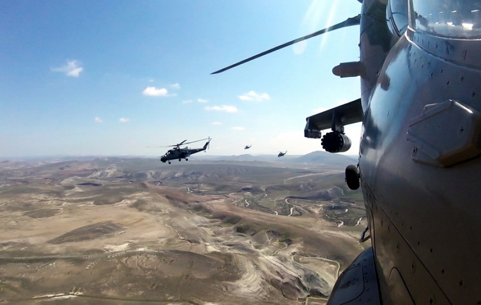 Hərbi Hava Qüvvələri helikopter bölmələrinin taktiki-uçuş məşqləri keçirilib