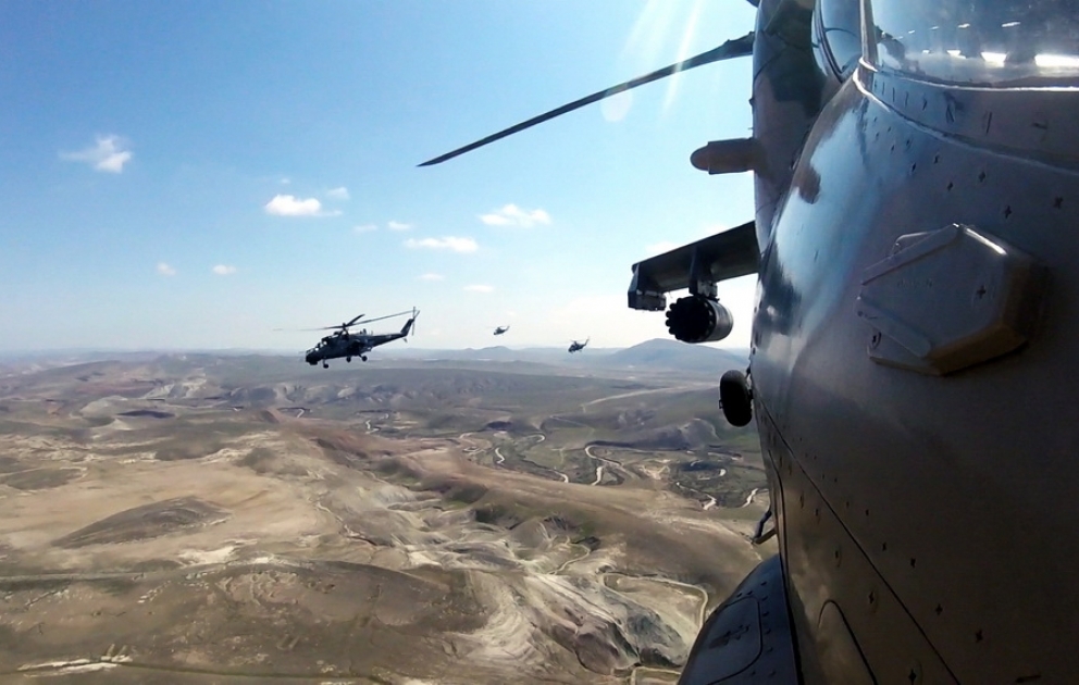Les détachements d'hélicoptères de l’Armée de l’air ont effectué des vols tactiques