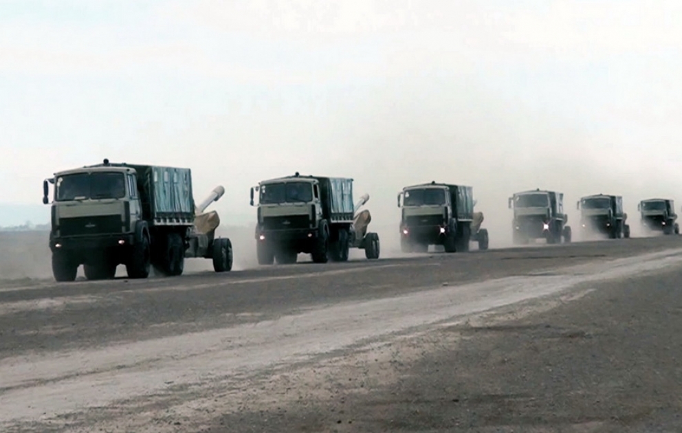 Les unités d’artillerie stationnées non loin de la ligne de front ont effectué des exercices de tir