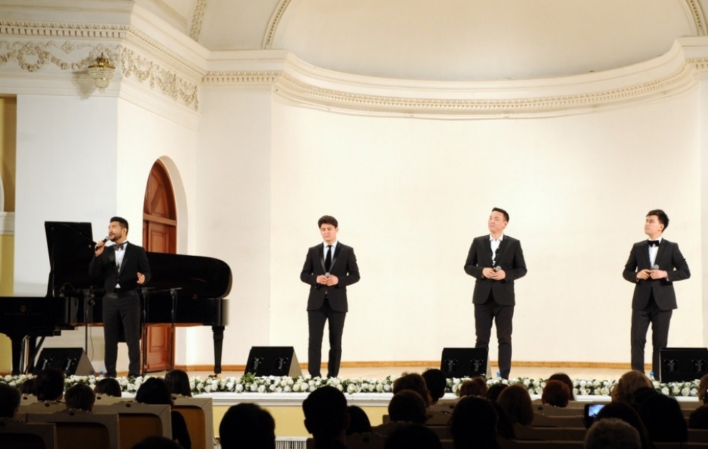 В Баку прошел сольный концерт популярной казахстанской группы Mezzo