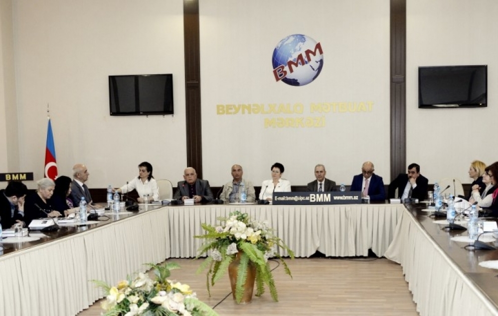 Elmira Axundovanın yeni kitablarının təqdimatı olub