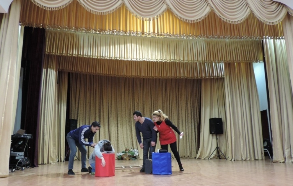 Qusar Dövlət Ləzgi Dram Teatrı tamaşaçılara iki yeni səhnə əsəri təqdim edəcək