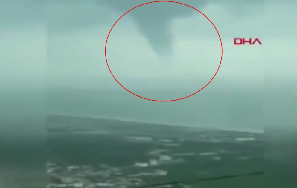 Türkiyənin Hatay bölgəsinin Samandağ mahalında görüntülənən tornado əhalini təşvişə salıb