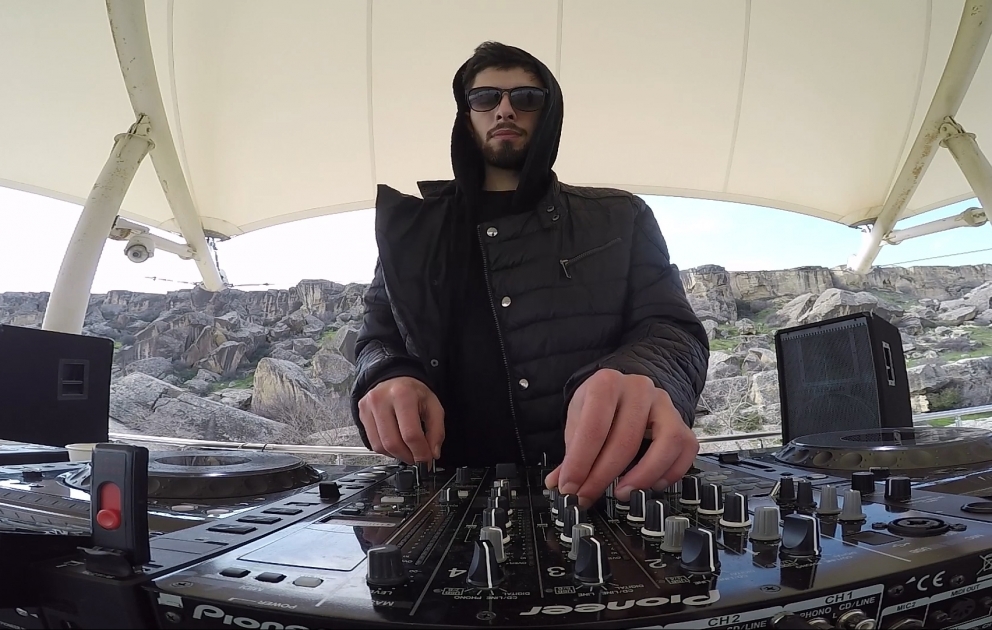 Electronic music on Gobustan rocks