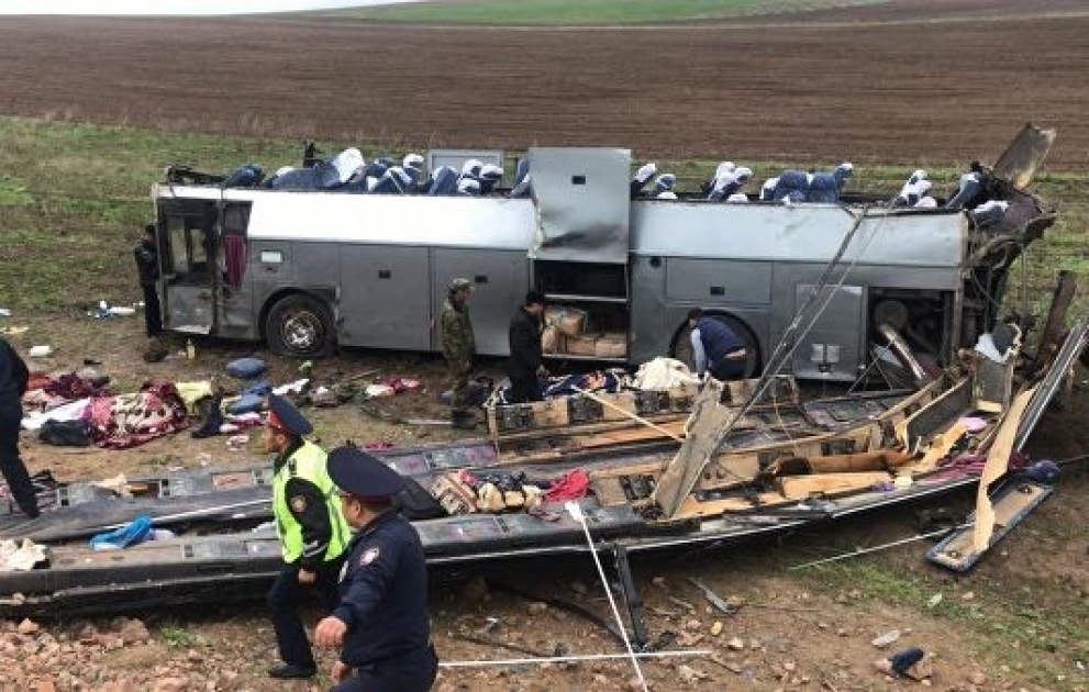 Более десяти человек стали жертвами крупного ДТП в Казахстане
