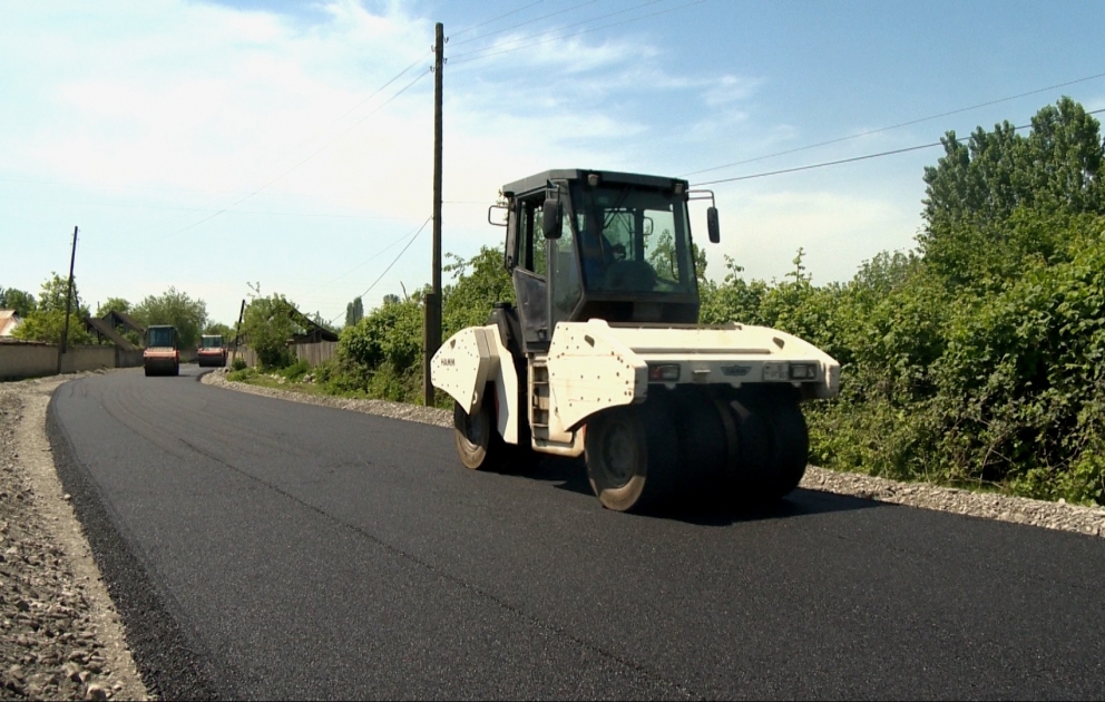 Balakən rayonunda 18 min əhalinin istifadə etdiyi yol yenidən qurulur