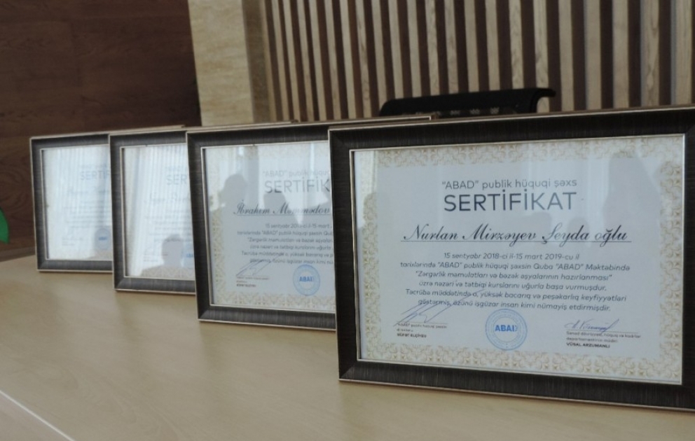 ABAD Məktəbdə milli zərgərlik sənətinə yiyələnən gənclərə sertifikatlar verilib
