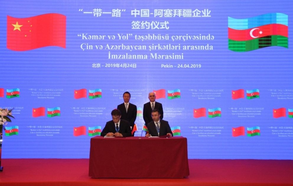 Les entreprises azerbaïdjanaises et chinoises signent des accords de 821 millions de dollars à Pékin