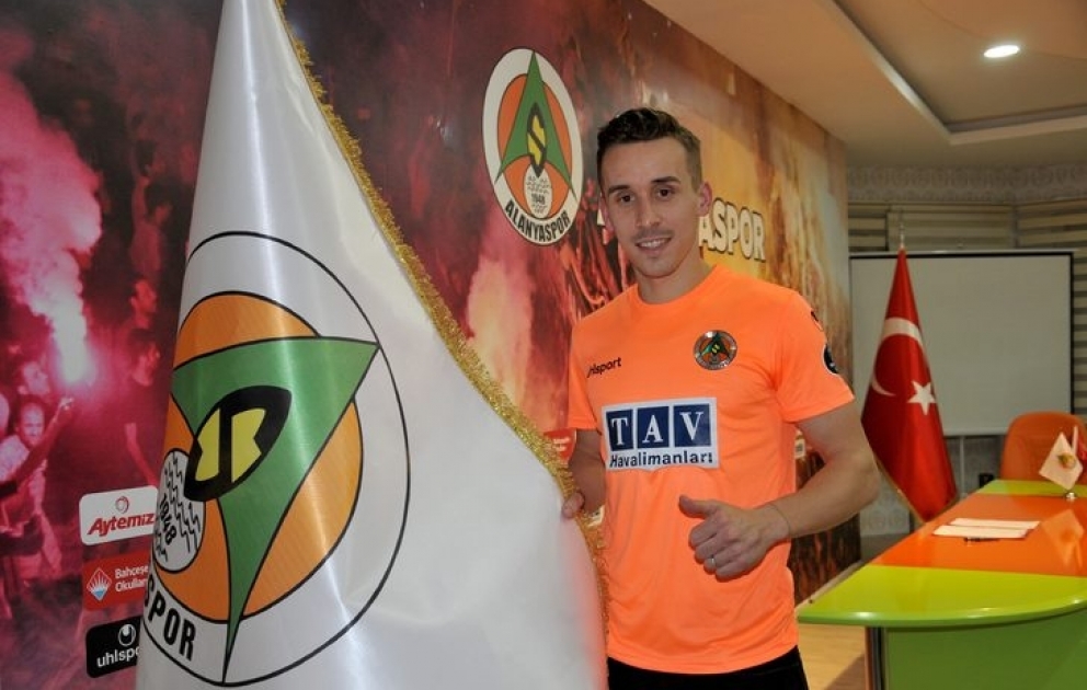 Qəzada ağır yaralanan futbolçu dünyasını dəyişib