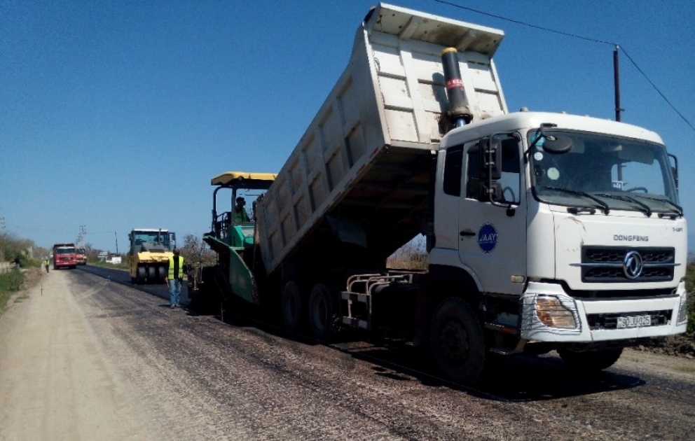 Xaçmazda turistlərin ən çox istifadə etdiyi yola yeni asfalt döşənir