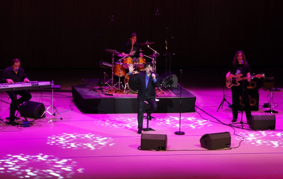 Russian well known singer Alexander Serov gives concert in Baku