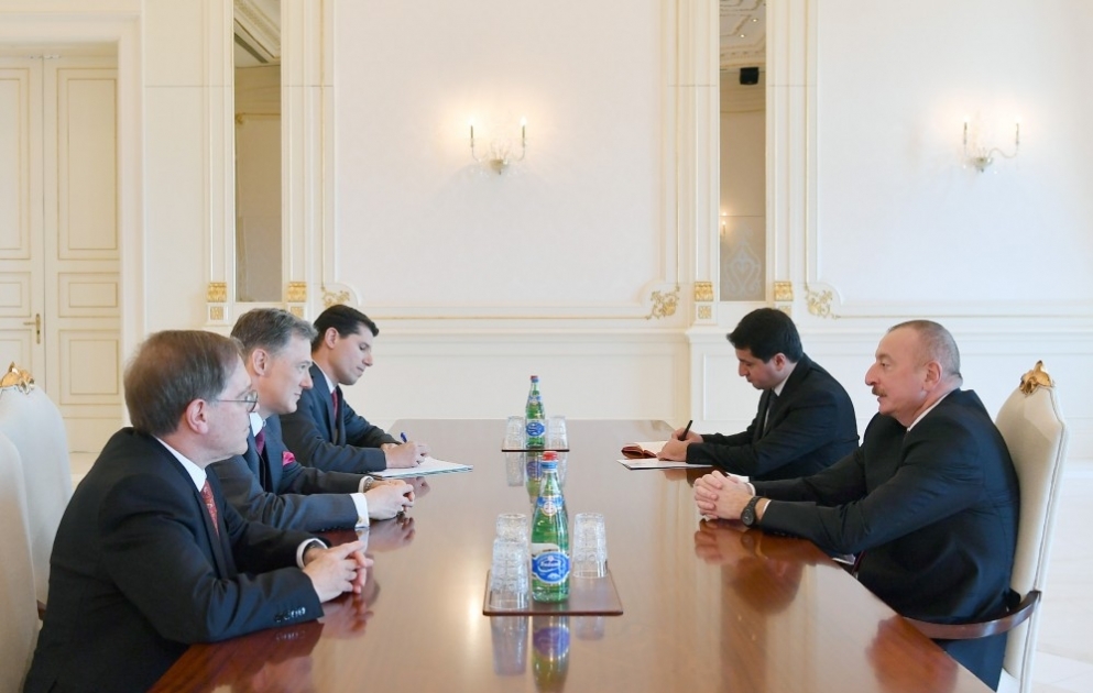 Präsident Ilham Aliyev empfängt Berater vom stellvertretenden US- Sekretär
