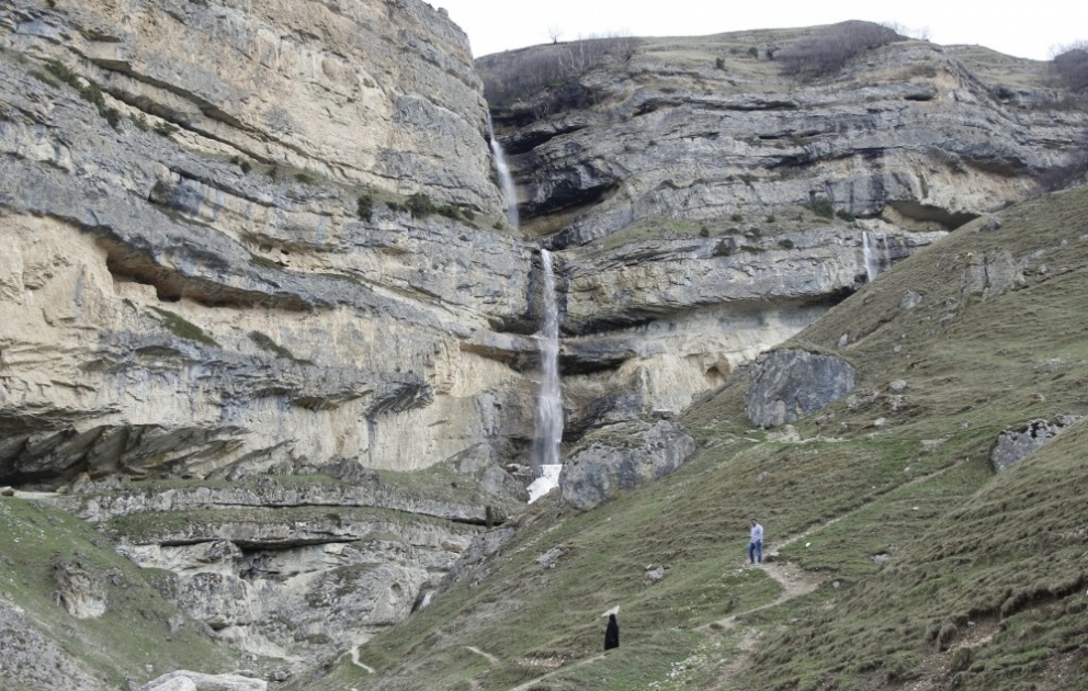 Əcnəbi turistlər arasında şəlalələr diyarı kimi məşhurlaşan Ləzə kəndindən REPORTAJ